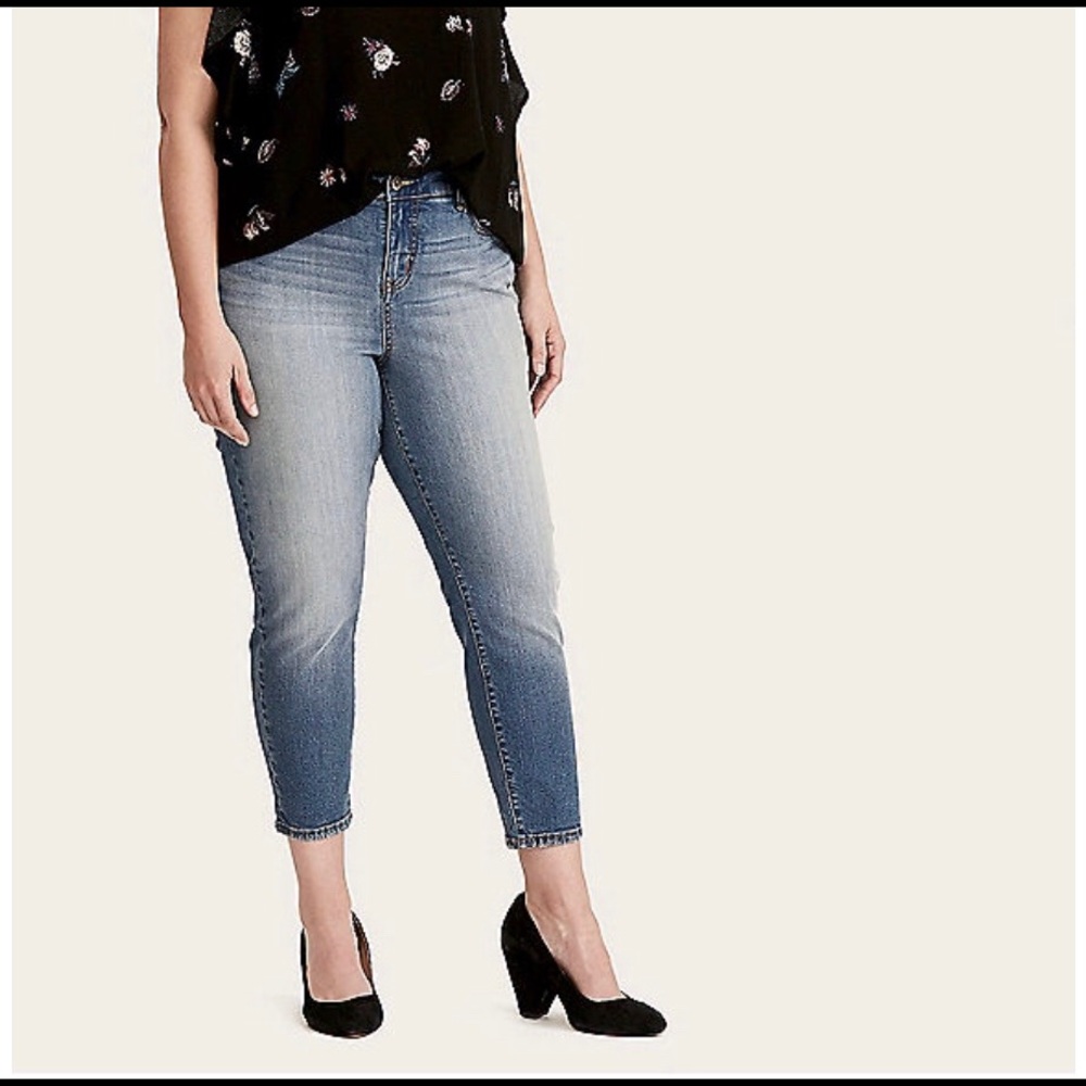 Torrid size 30 girlfriend jeans - lightwash